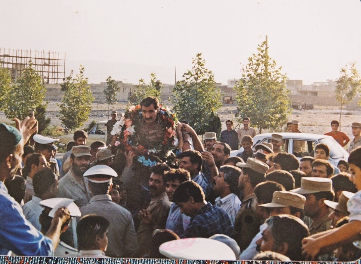 اسـیربانِ اسـیر