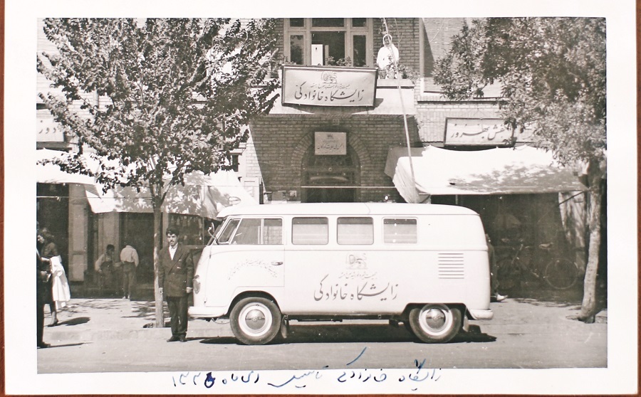 حمیده برقعی، مامایی است که چهار هزار نوزاد را طی ۵۰ سال به دنیا آورد حمیده برقعی، مامایی است که چهار هزار نوزاد را طی ۵۰ سال به دنیا آورد