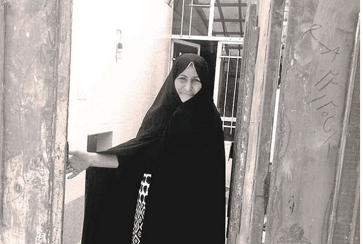 یک محله از دیگ حلوای زهرا خانم حاجت می‌گیرند