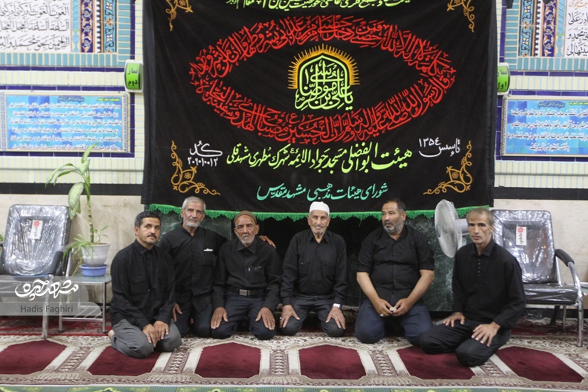 سفره شصت ساله حاج‌اصغر احمدی را عزاداران چند نسل پای آن نشسته‌اند