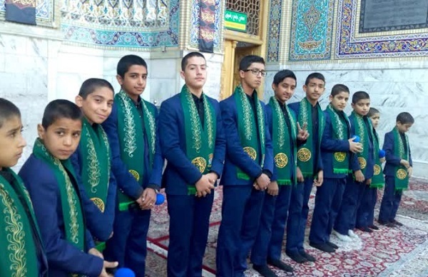 روایتنگاریهای گروه سرودی که فعالیت خود را از مسجد فاطمیه شروع کرد و درمسجد امام علی بن موسی الرضا (ع) رشد یافت، کتاب شد روایتنگاریهای گروه سرودی که فعالیت خود را از مسجد فاطمیه شروع کرد و درمسجد امام علی بن موسی الرضا (ع) رشد یافت، کتاب شد