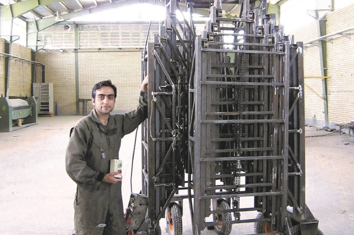 مهدی صادقیان هم خلبان است و هم مخترع