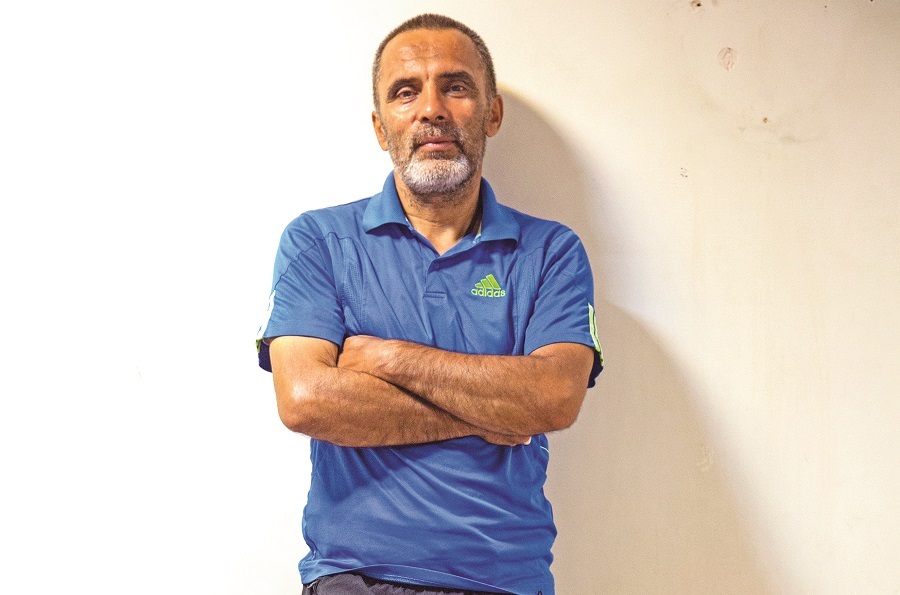 پرواز «هما» از  زمینهای خاکی پرواز «هما» از  زمینهای خاکی