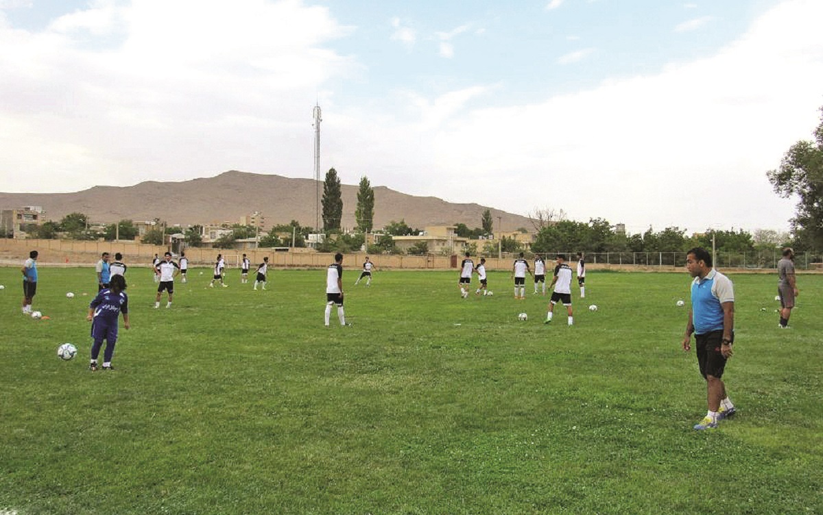 پرواز «هما» از  زمینهای خاکی پرواز «هما» از  زمینهای خاکی