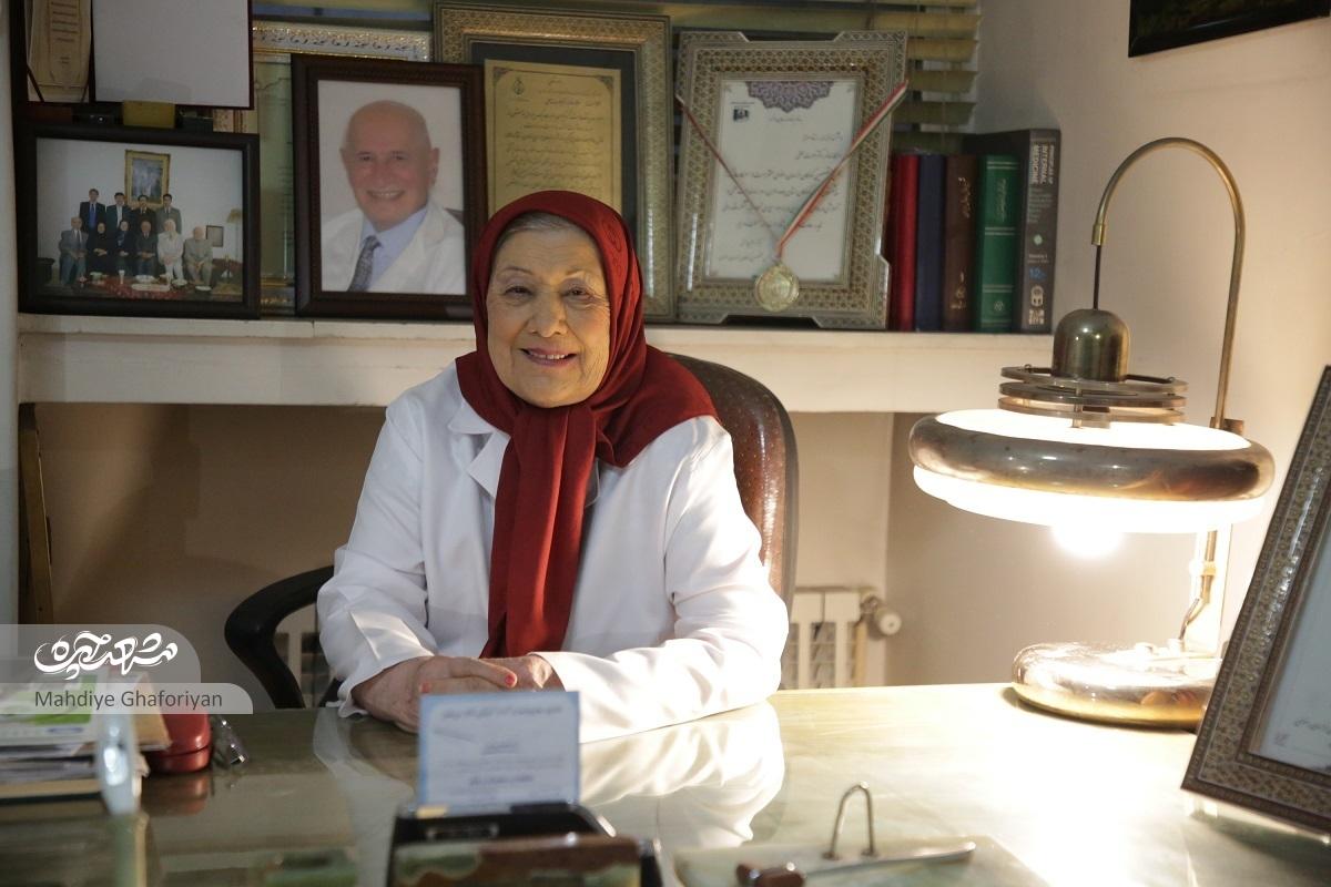 نصرت لطفی، اولین بانوی پزشک اطفال در مشهد است
