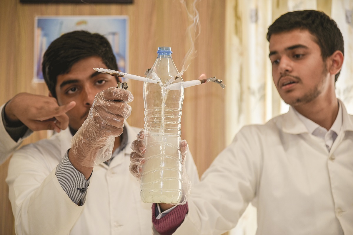 از خمیردندان فیل تا دودشدن مار فرعون از خمیردندان فیل تا دودشدن مار فرعون