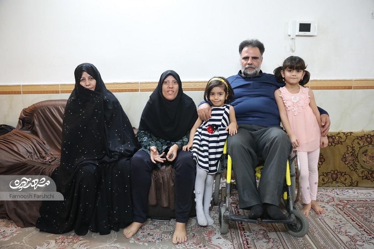 روایتی از معصومه خانم که از همسر جانباز و فرزند معلولش پرستاری میکند روایتی از معصومه خانم که از همسر جانباز و فرزند معلولش پرستاری میکند