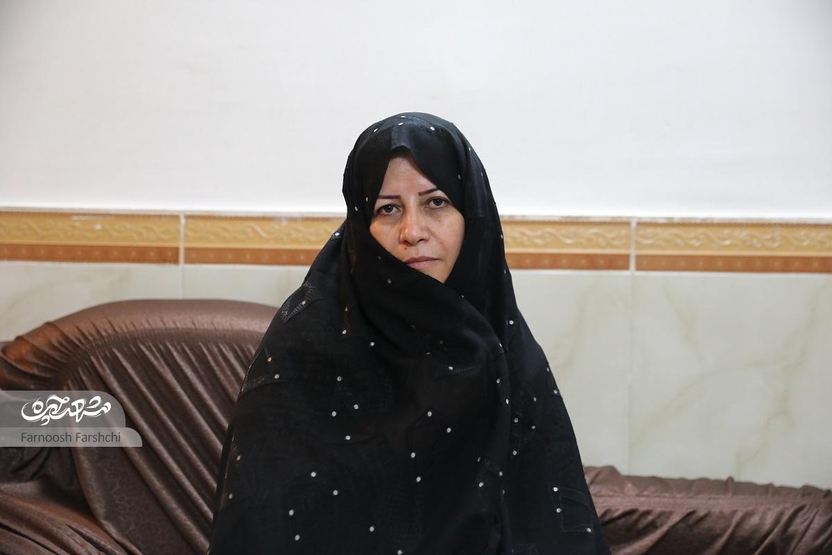 روایتی از معصومه خانم که از همسر جانباز و فرزند معلولش پرستاری میکند روایتی از معصومه خانم که از همسر جانباز و فرزند معلولش پرستاری میکند