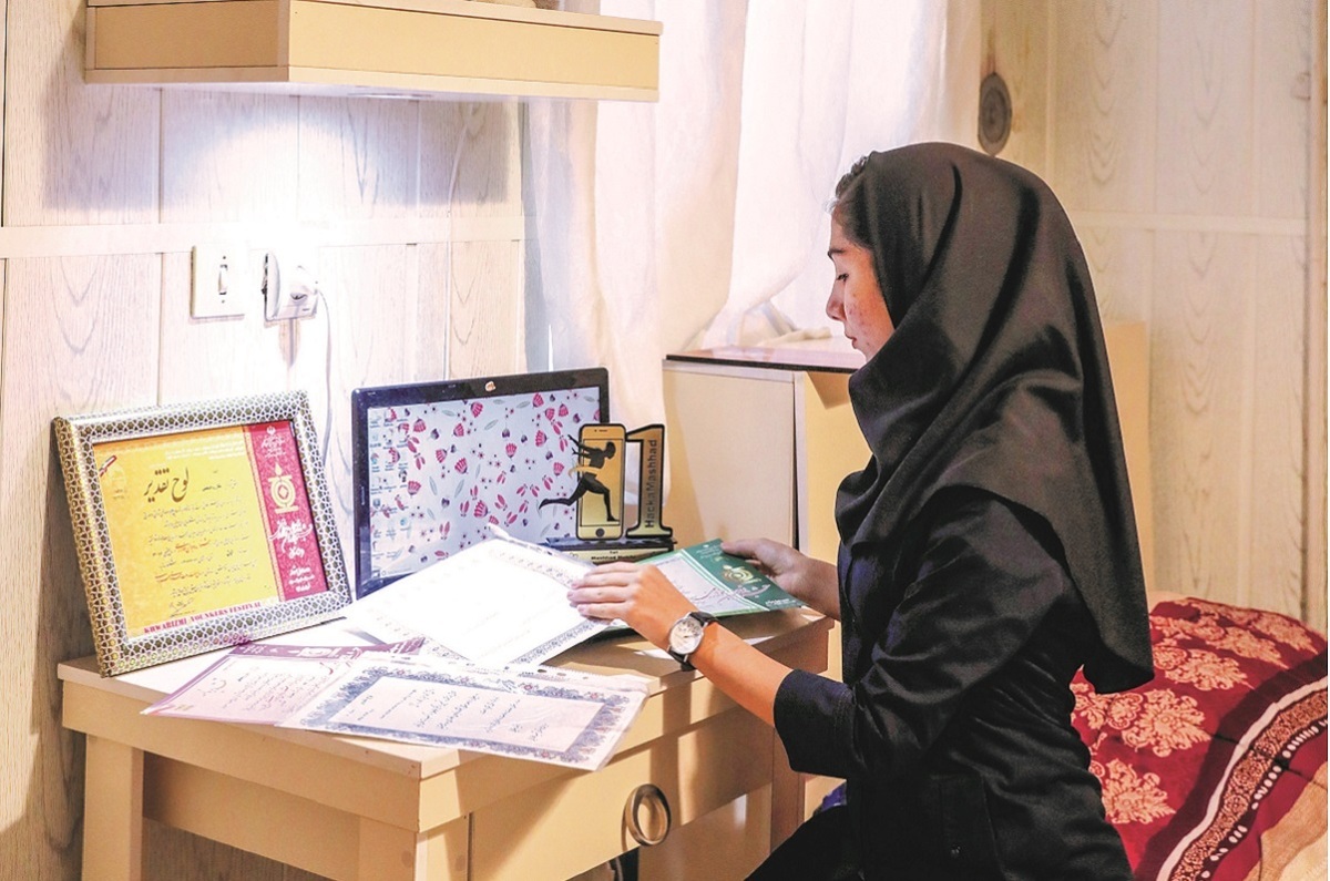 دختر برنامه‌نویس، ۵ نرم‌افزار طراحی کرده است