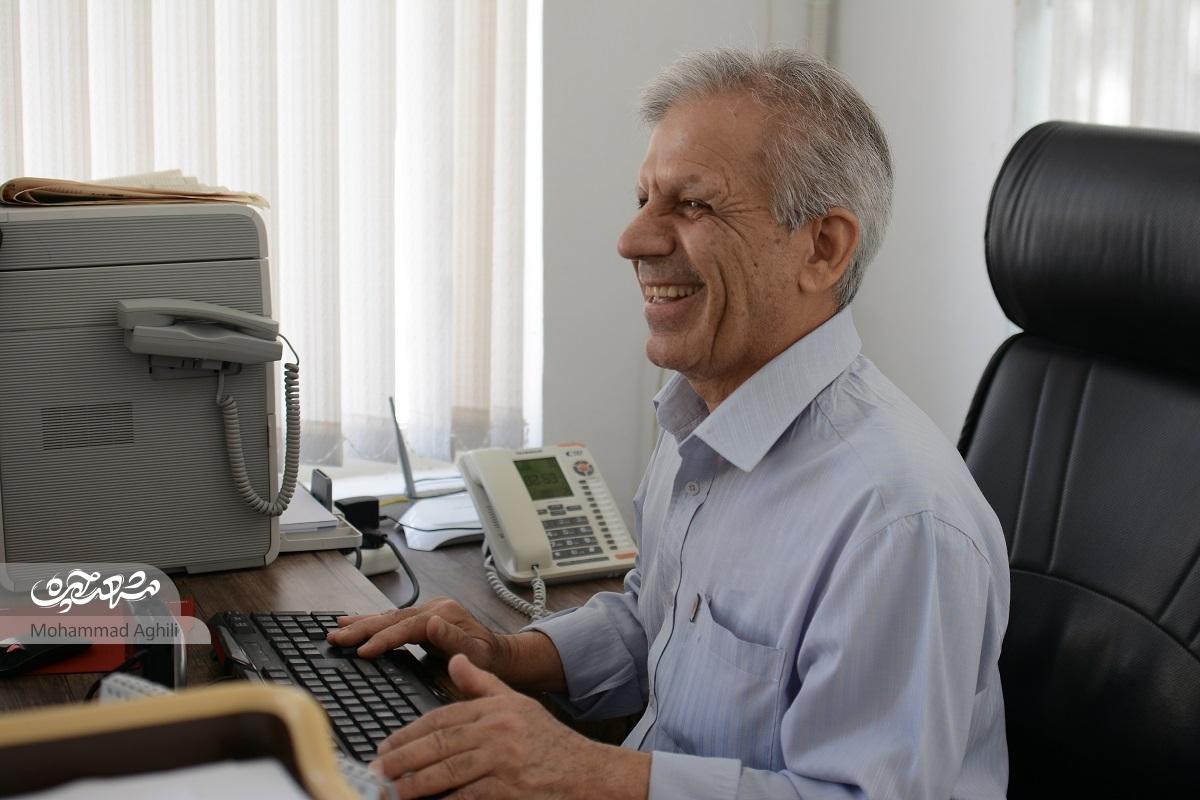 نابینایی که ۱۳ کتاب برای نابینایان نوشته است نابینایی که ۱۳ کتاب برای نابینایان نوشته است