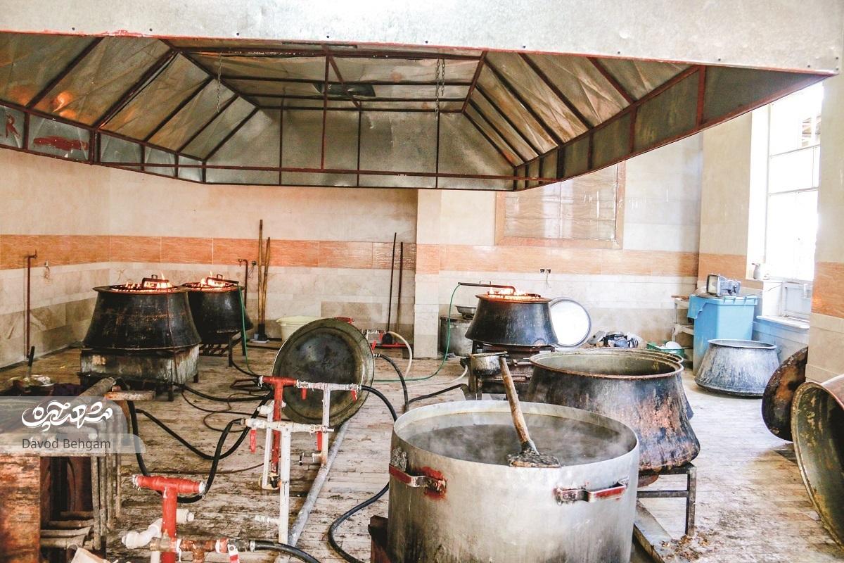 نذر ۶۰ ساله حاج خانم خیابانی در روز چهلوهشتم  نذر ۶۰ ساله حاج خانم خیابانی در روز چهلوهشتم