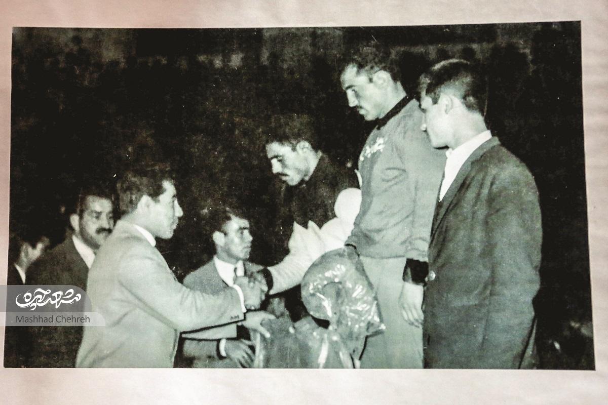 هدیه ۷۰۰ جلد کتاب به تنها کتابخانه منطقه ۱۲ هدیه ۷۰۰ جلد کتاب به تنها کتابخانه منطقه ۱۲