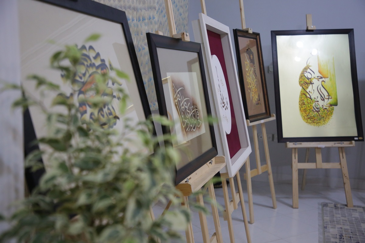 ورود به دنیای درون خوشنویس محله اقبال ورود به دنیای درون خوشنویس محله اقبال