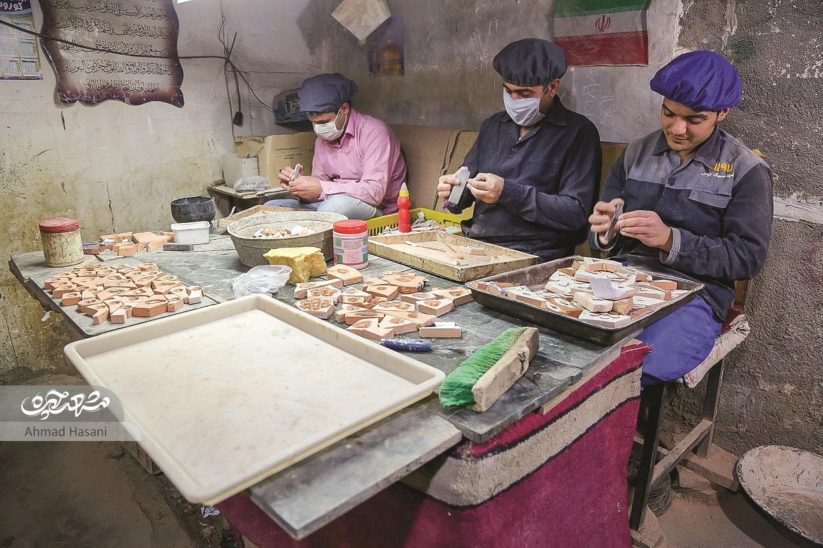 جوان هنرمند کاشی کار جوان هنرمند کاشی کار