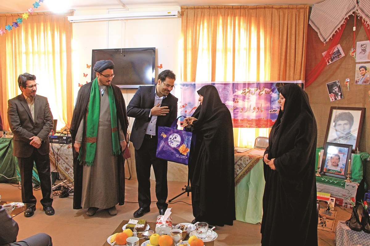 نبی‌زاده، روحانی محله شهید آوینی که زباله تفکیک می‌کند