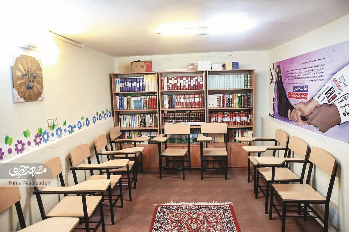 بانوی نیکوکار مشهدی، مولف چندین جلد کتاب درباره تربیت فرزند و مهدویت و زندگی قرآنی است. بانوی نیکوکار مشهدی، مولف چندین جلد کتاب درباره تربیت فرزند و مهدویت و زندگی قرآنی است.