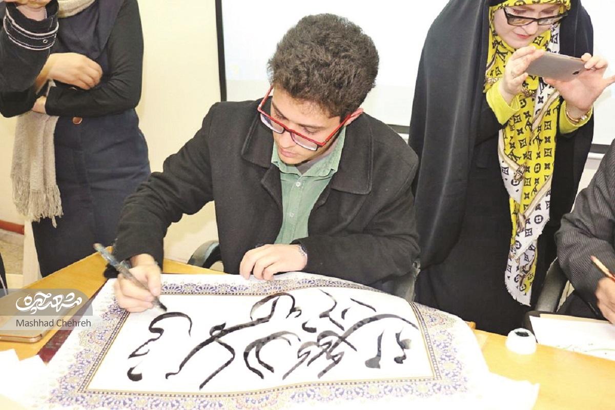 امیرعلی برومند دغدغه‌اش را در حوزه محیط‌زیست با هنر خطاطی تلفیق کرده است