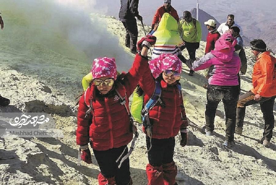 دوقلوهای کوهنورد همچنان مرتفعترین قلههای ایران را فتح میکنند دوقلوهای کوهنورد همچنان مرتفعترین قلههای ایران را فتح میکنند