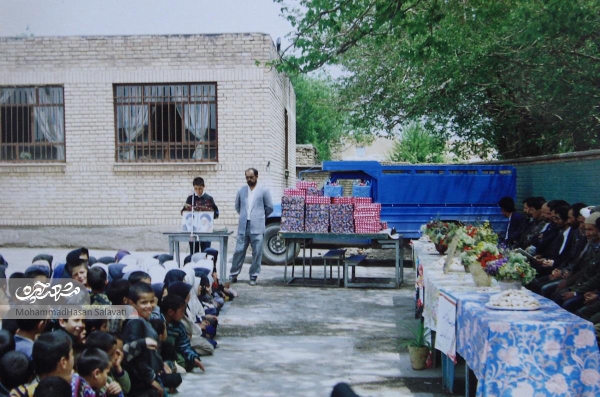 غلامحسین حیدری پدر دو کودک استثنایی و معلم کودکان استثنایی است غلامحسین حیدری پدر دو کودک استثنایی و معلم کودکان استثنایی است