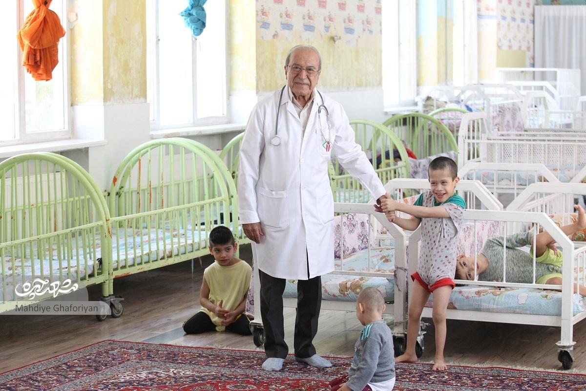 دکتر فرساد بابای بچه‌های فیاض‌بخش است