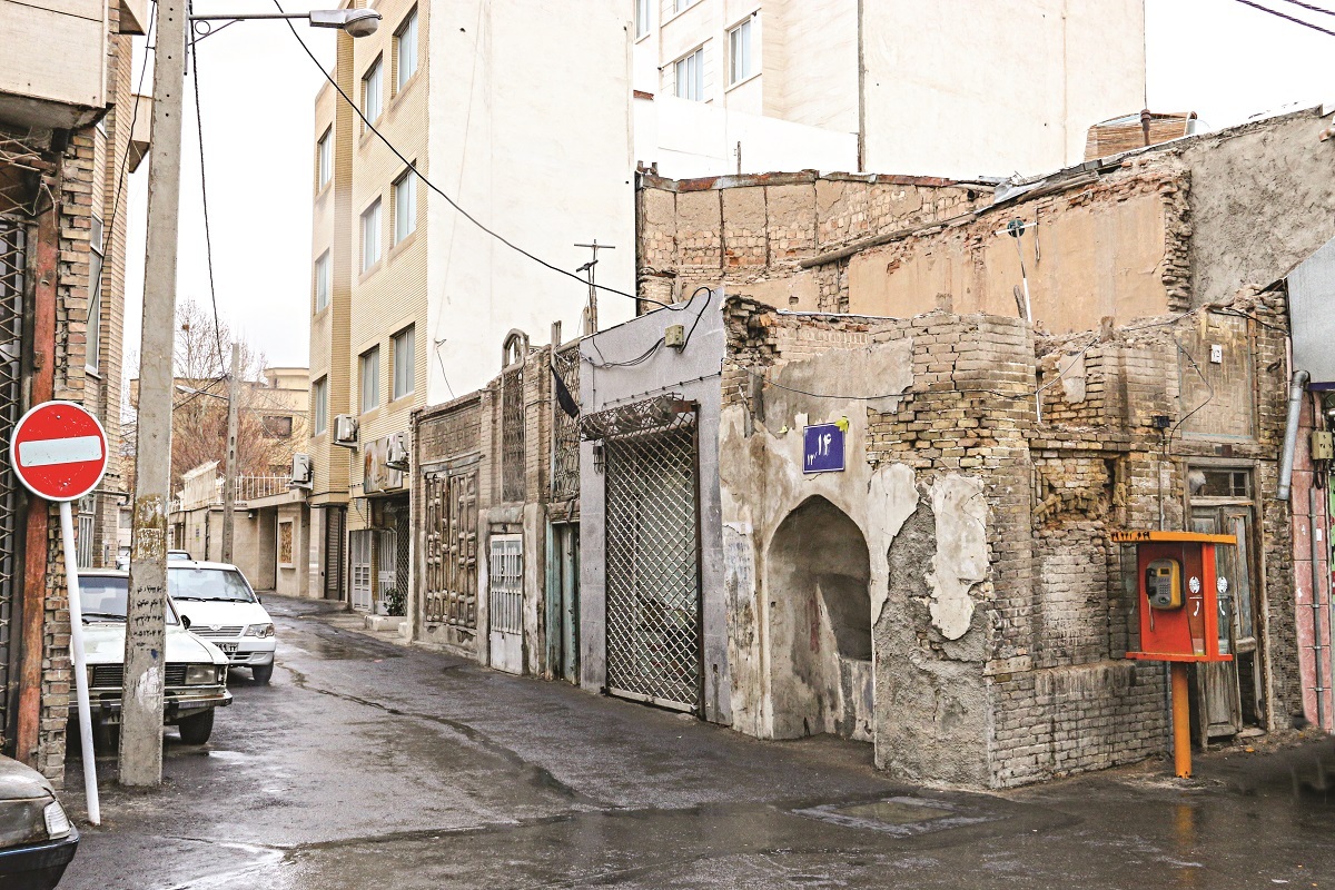 خـــاک در دهـــان آب‌انبـــار ۱۵۰ سـاله!