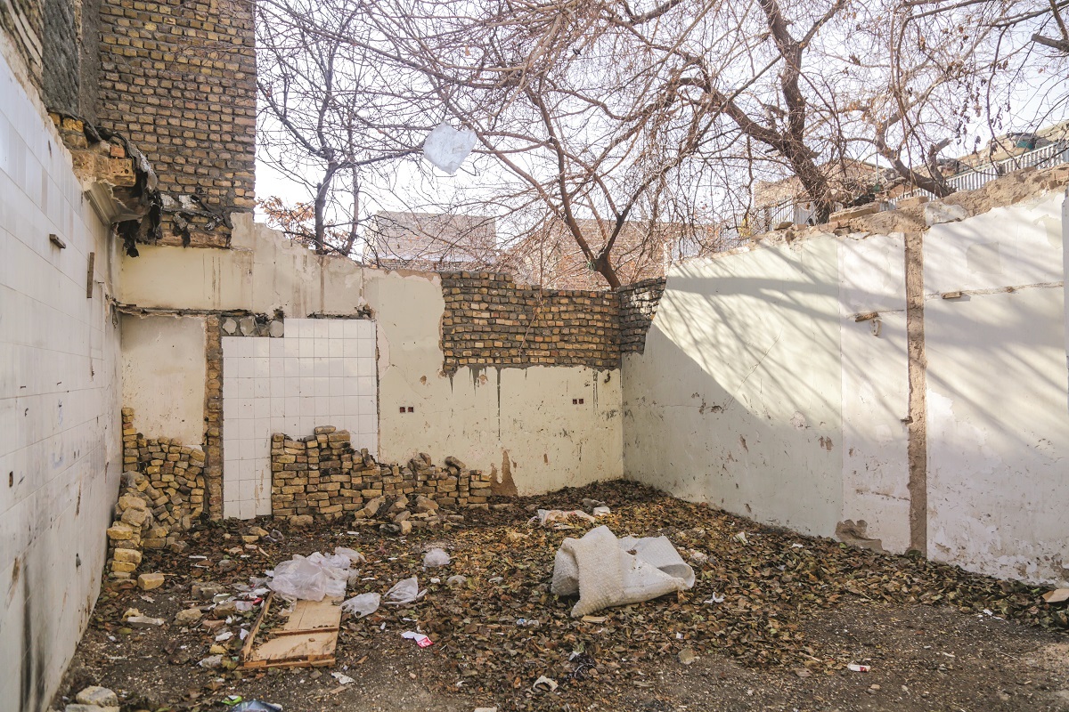 هـزار بار سقــوط کـــــرده است! هـزار بار سقــوط کـــــرده است!