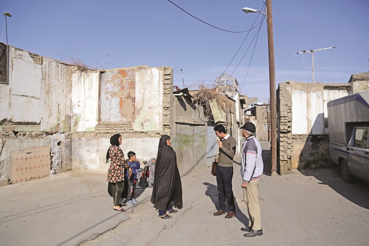 هـزار بار سقــوط کـــــرده است! هـزار بار سقــوط کـــــرده است!