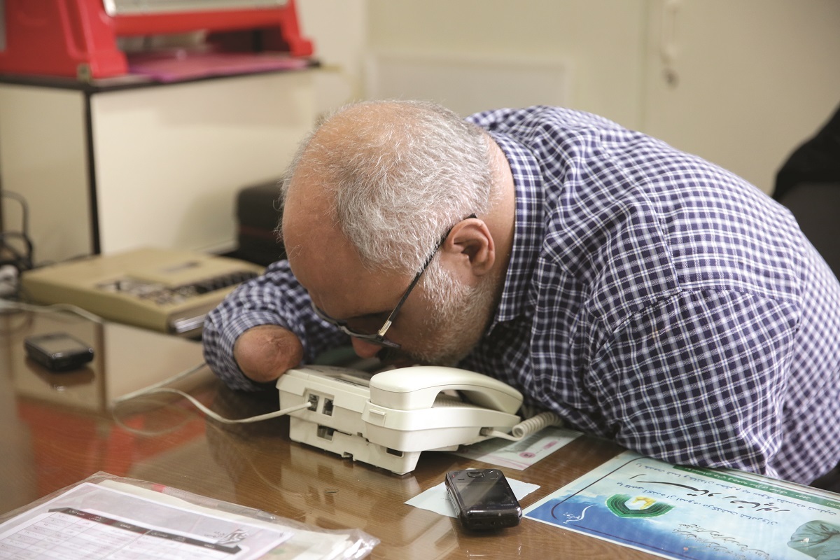 خواندن با انگشتان پا خواندن با انگشتان پا