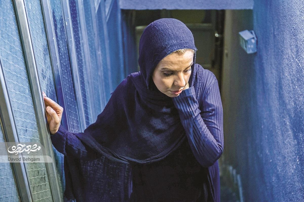 مهسا غفوریان، برترین بانوی بازیگر، در سی و ششمین دوره از جشنواره تئاتر فجر بوده است. مهسا غفوریان، برترین بانوی بازیگر، در سی و ششمین دوره از جشنواره تئاتر فجر بوده است.