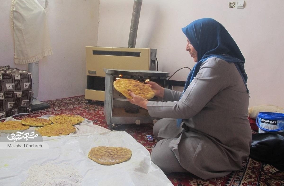 صفورا خانم، شاطر نان سنتی در محله جاهدشهر است صفورا خانم، شاطر نان سنتی در محله جاهدشهر است