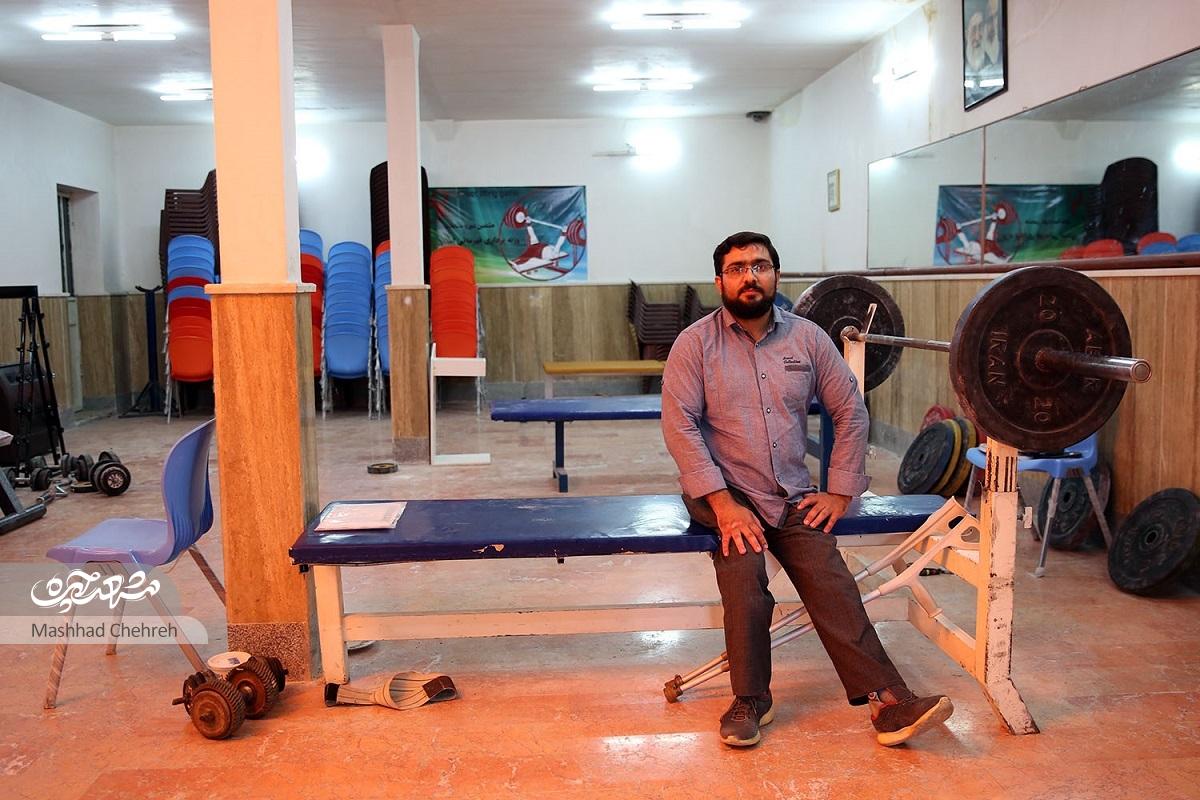 ورزشکار معلول مشهدی هم کوهنوردی میکند و هم وزنهبرداری ورزشکار معلول مشهدی هم کوهنوردی میکند و هم وزنهبرداری