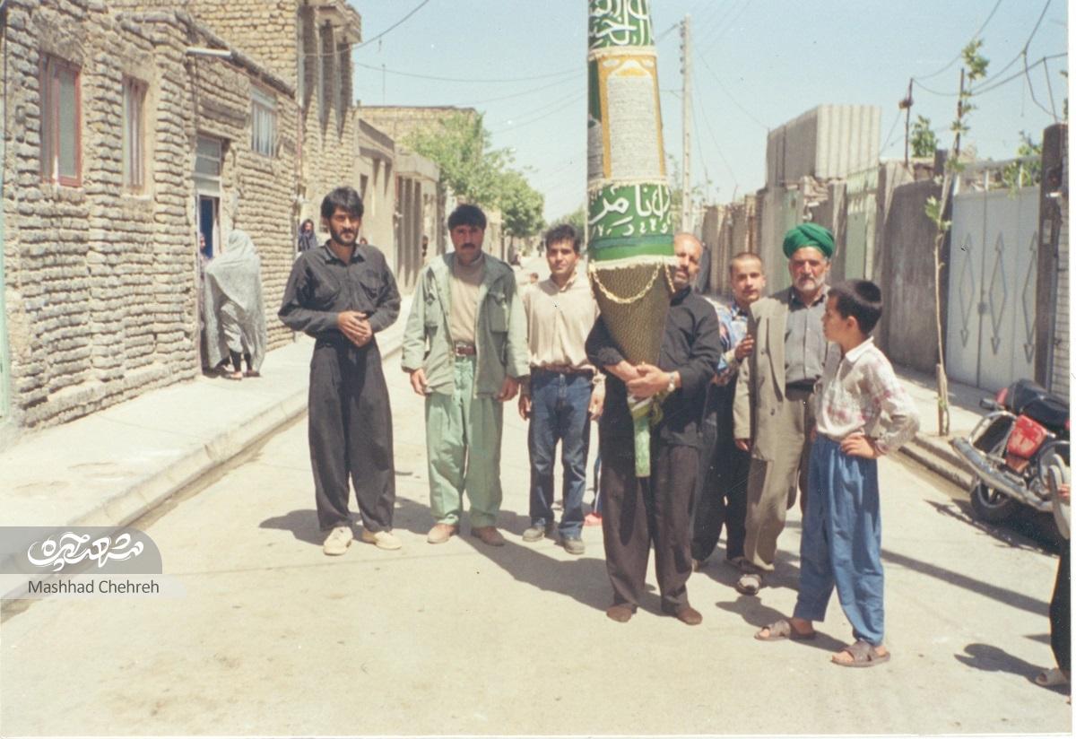 حاج حسین دهنوی، سال‌هاست بدون هیچ مزدی عمرش را صرف ساختن عَلَم برای هیئت‌ها کرده است