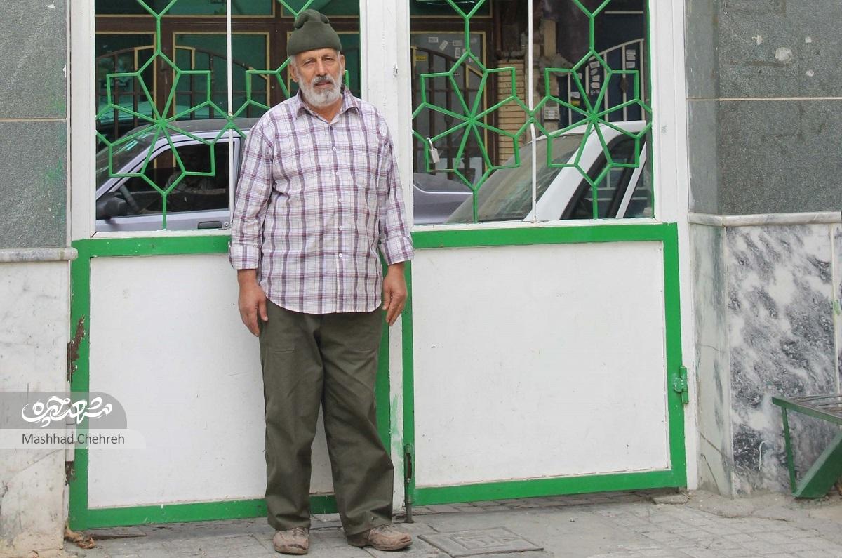 حاج حسین دهنوی، سال‌هاست بدون هیچ مزدی عمرش را صرف ساختن عَلَم برای هیئت‌ها کرده است