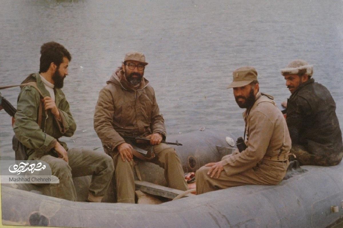 سرهنگ سیدکاظم فرتاش همراه دکتر مصطفی چمران در جنگ تحمیلی