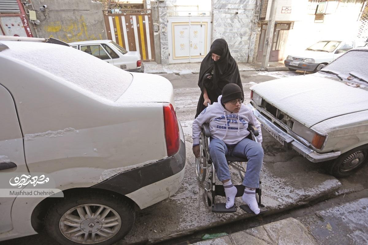 اشرف خانم پس از ۱۵ سال مراقبت از همسر و ۳۰ سال نگهداری از فرزند، حالا خودش نیازمند مراقبت است اشرف خانم پس از ۱۵ سال مراقبت از همسر و ۳۰ سال نگهداری از فرزند، حالا خودش نیازمند مراقبت است