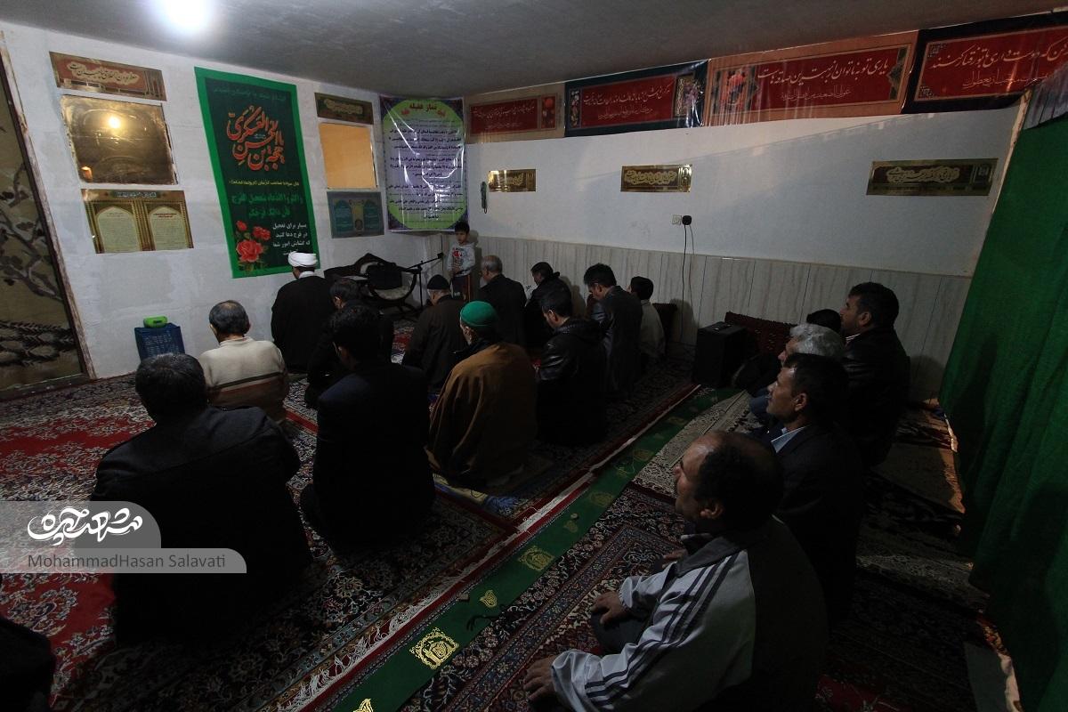 خانه «مهدی کارکن» پاتوق اهالی نماز خوان محله امیریه است خانه «مهدی کارکن» پاتوق اهالی نماز خوان محله امیریه است