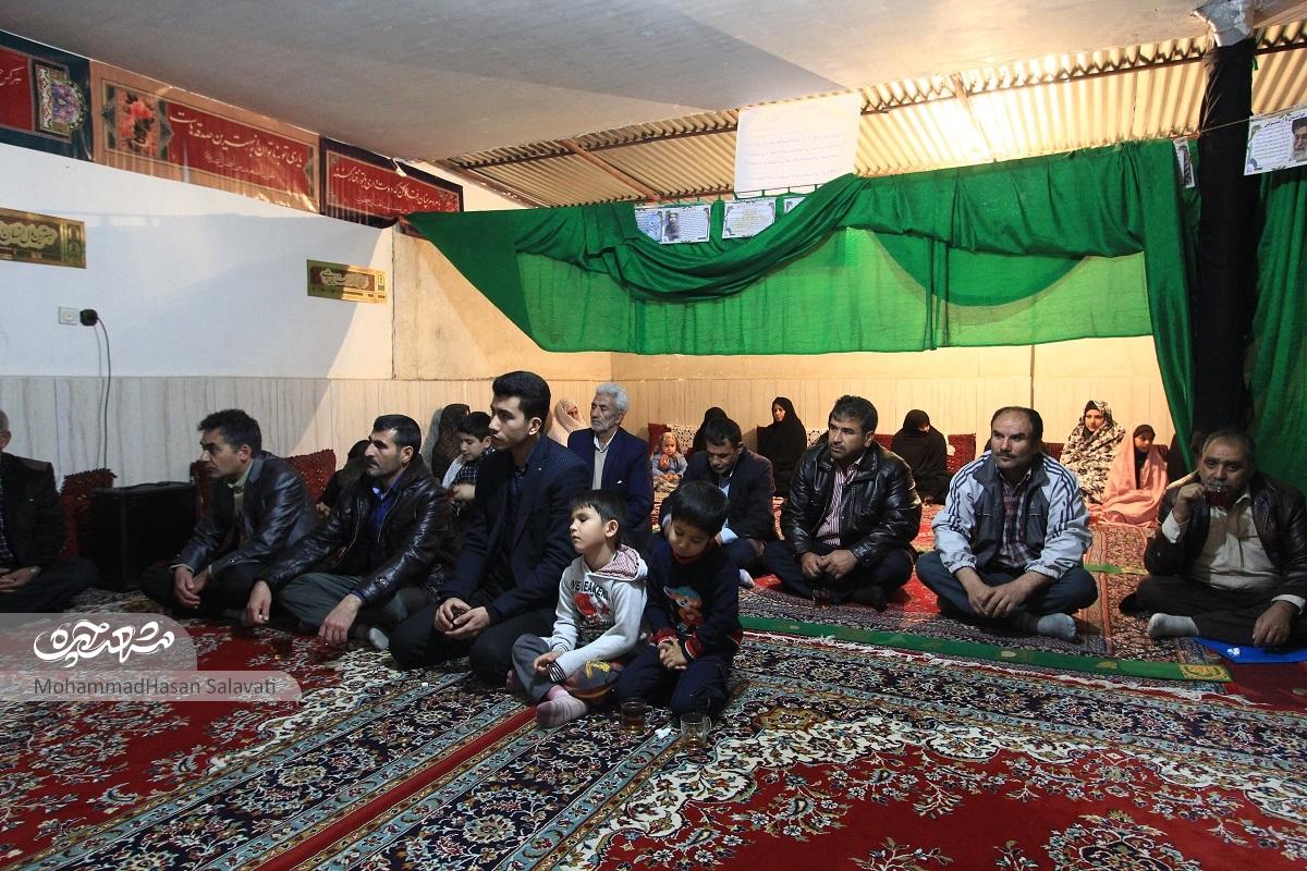 خانه «مهدی کارکن» پاتوق اهالی نماز خوان محله امیریه است خانه «مهدی کارکن» پاتوق اهالی نماز خوان محله امیریه است