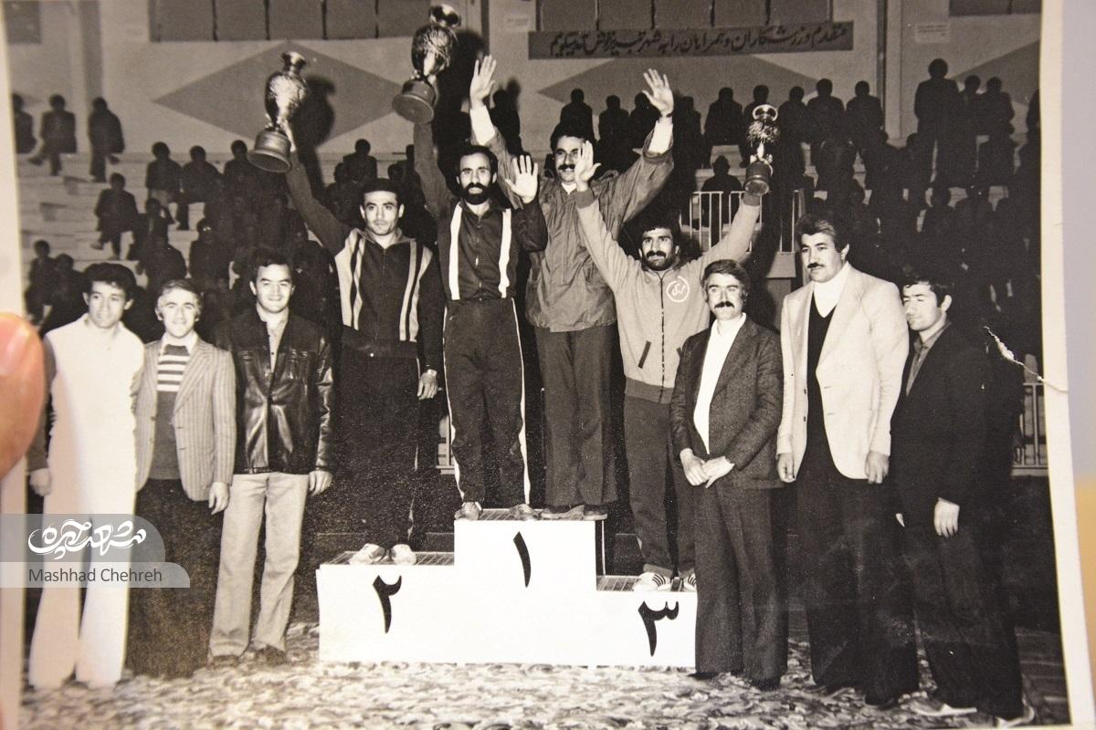 حسن وزیرنژاد خودش را کشتی‌گیرسوخته معرفی می‌کند