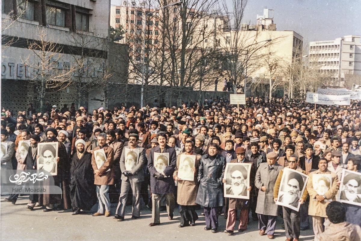 طلاب در مسیر آبادی