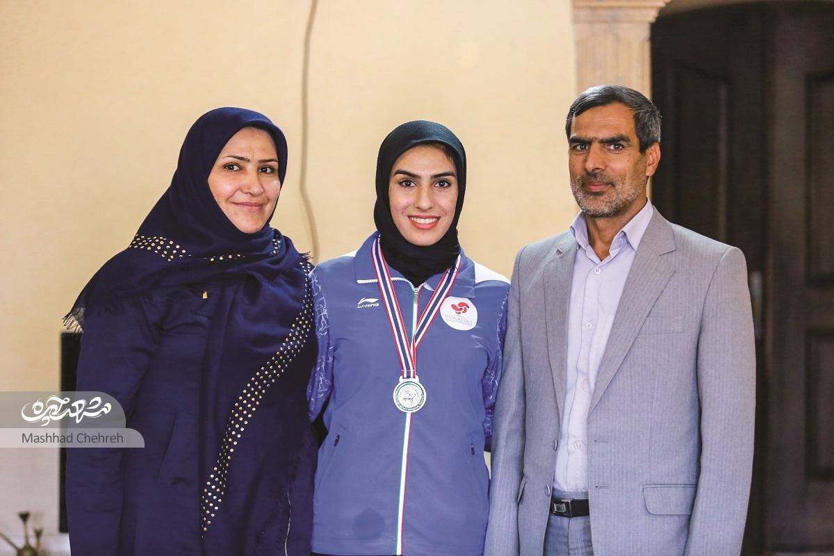 دختر دونده محله انقلاب دختر دونده محله انقلاب