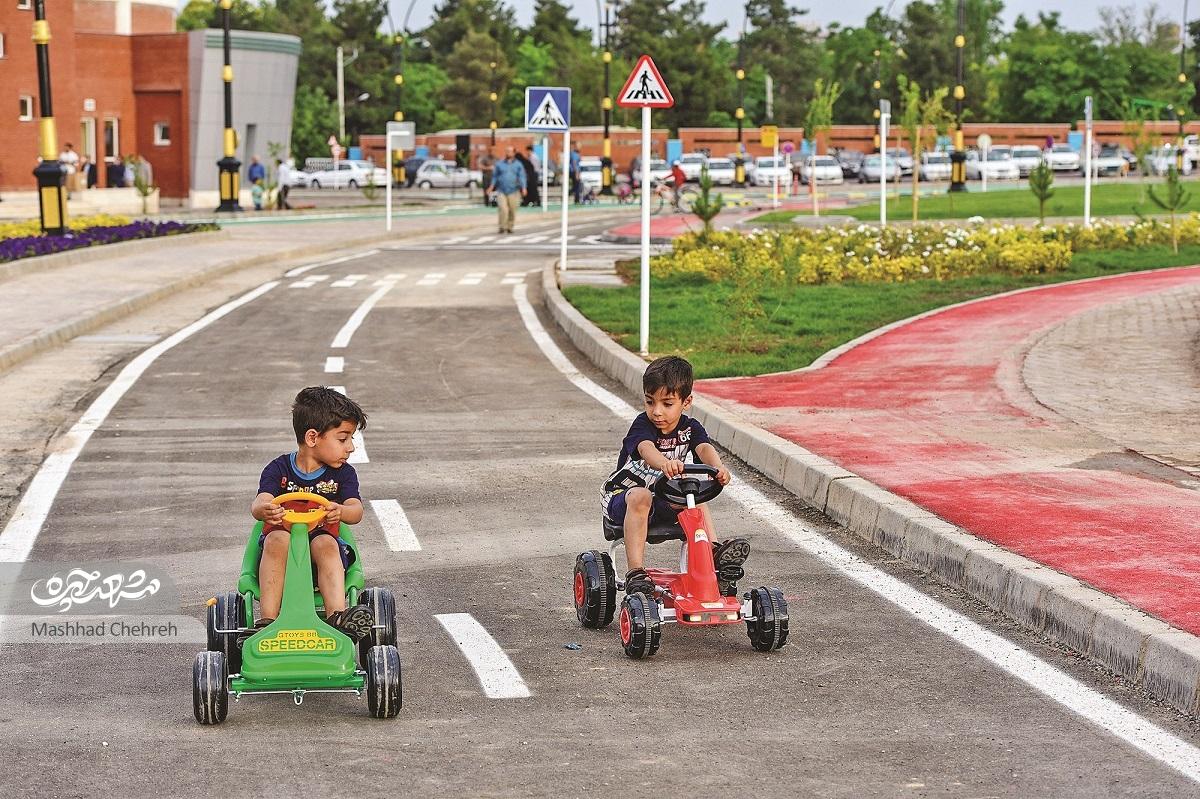 رانندگی در ترافیک برای بچه ها رانندگی در ترافیک برای بچه ها
