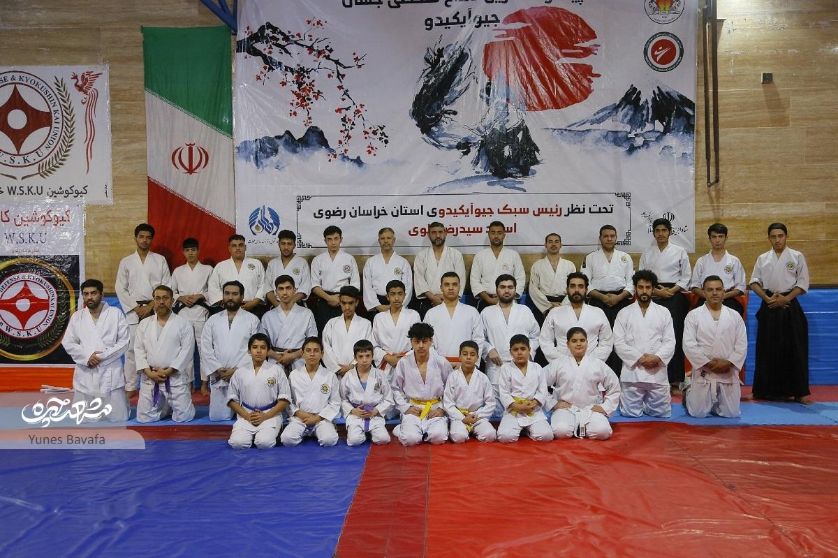 حجتالاسلام و المسلمین سیدرضا علوی، سرداور مسابقات دفاع شخصی استان است حجتالاسلام و المسلمین سیدرضا علوی، سرداور مسابقات دفاع شخصی استان است