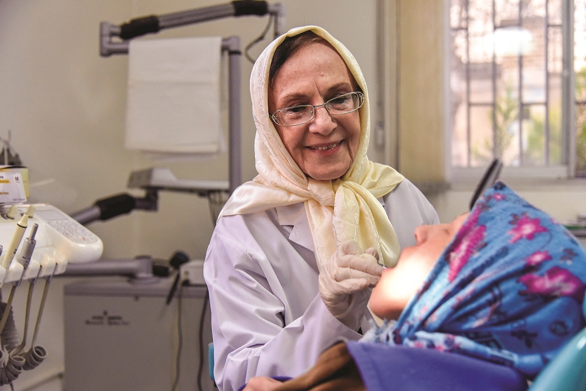 گفتوگو با دکتر دندانپزشکی  که از 25 سال پیش همراه  دختران همدم   است گفتوگو با دکتر دندانپزشکی  که از 25 سال پیش همراه  دختران همدم   است