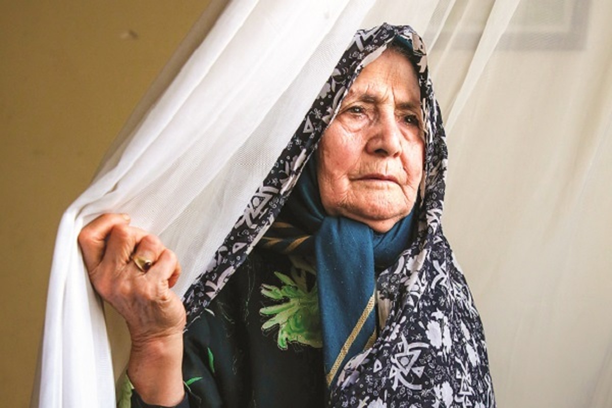 مهربانی مادر و همسرشهیدان مهربان