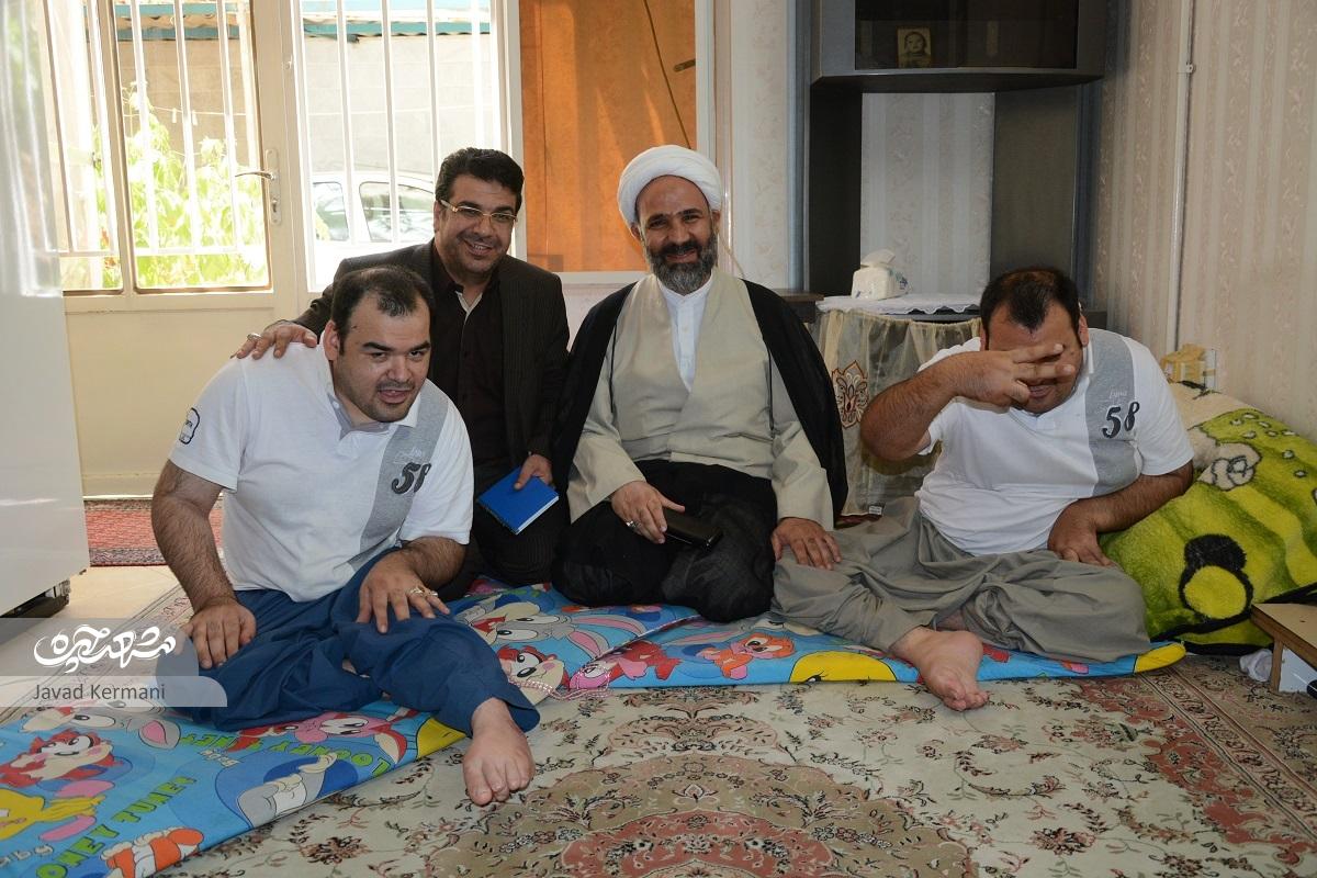 نیکاندیشانی که دستگیر معلولان شده اند نیکاندیشانی که دستگیر معلولان شده اند