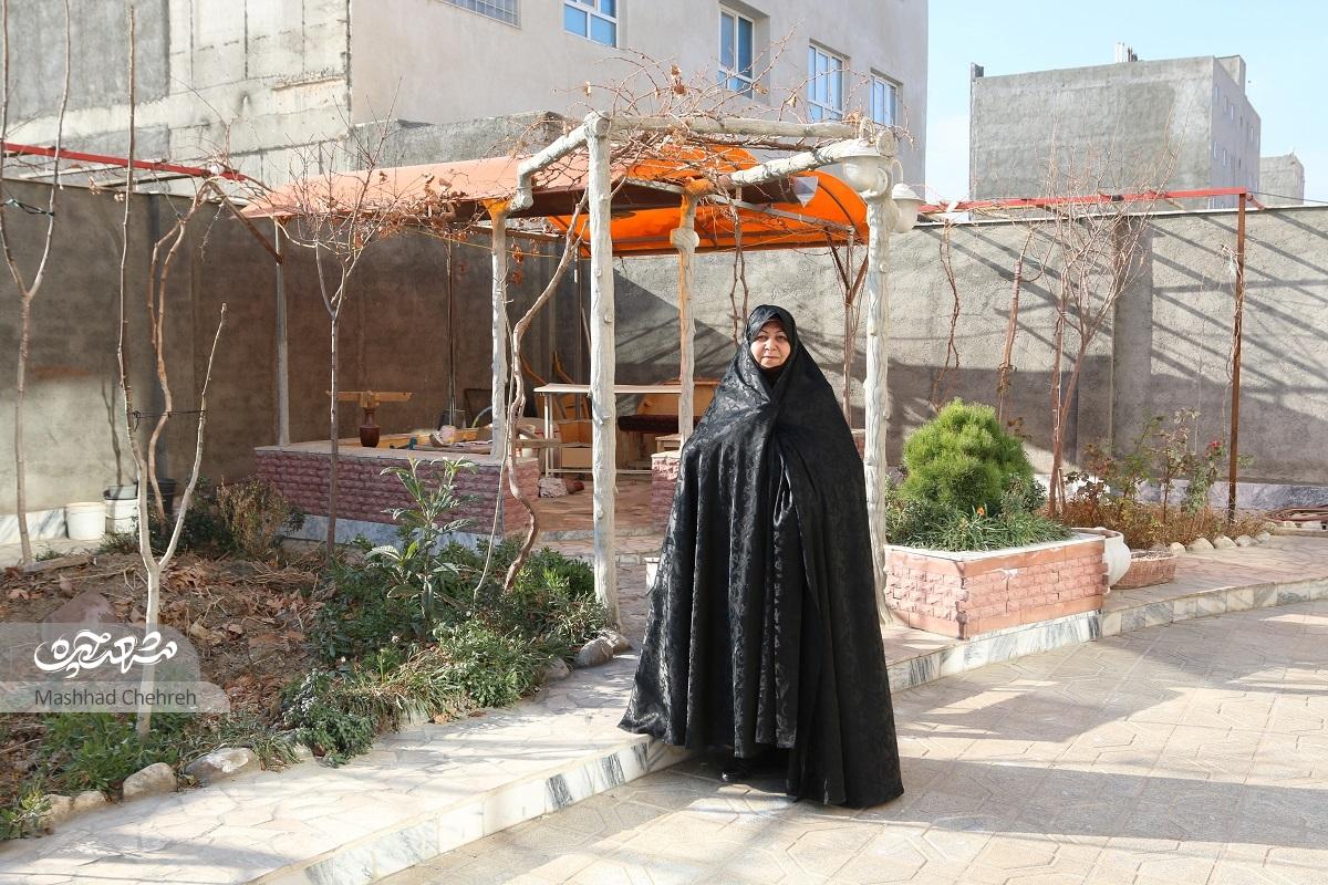 منصوره خانم، کارآفرین و فعال فرهنگی محله جاهدشهر است