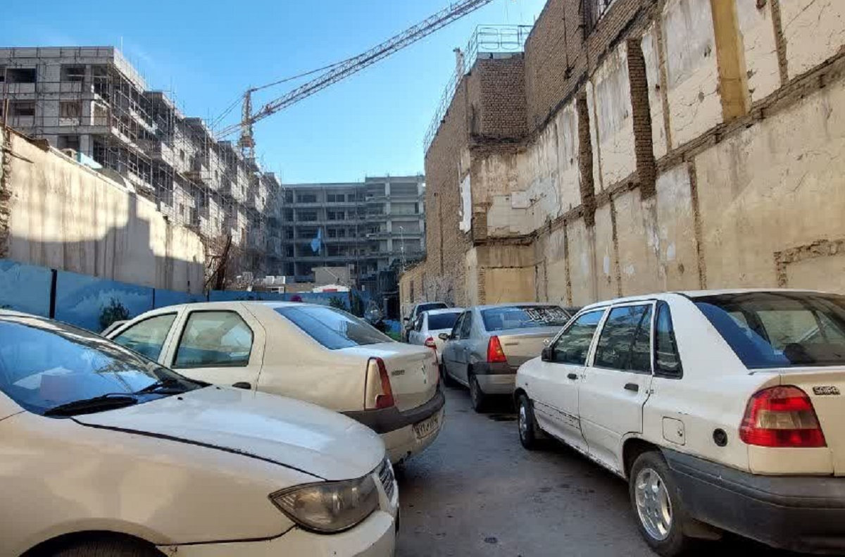 خالی از سکنه در پایینخیابان خالی از سکنه در پایینخیابان