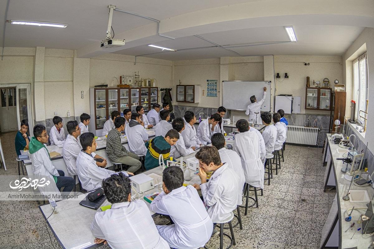 مرور زندگی حسن ضیایینیا، نخبه هستهای کشور مرور زندگی حسن ضیایینیا، نخبه هستهای کشور