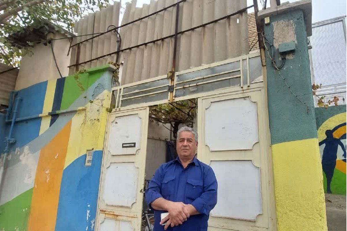 نشانه‌های قدیمی در کوچه میرزاخان