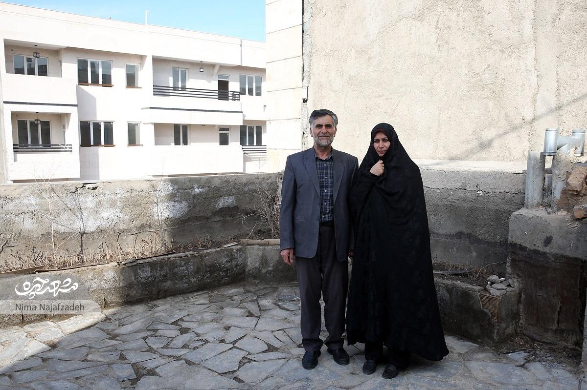 خانواده غروبی از آب باران و برف برای آبیاری درختان مجتمع مسکونی استفاده می‌کنند